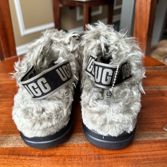 UGG Women's Fluff Sugar Burnt Olive Sandal - Picture 12 of 16